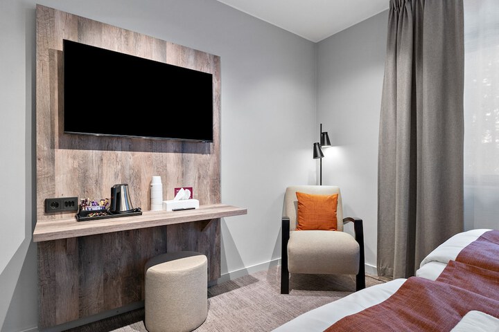 Room 9 of 63