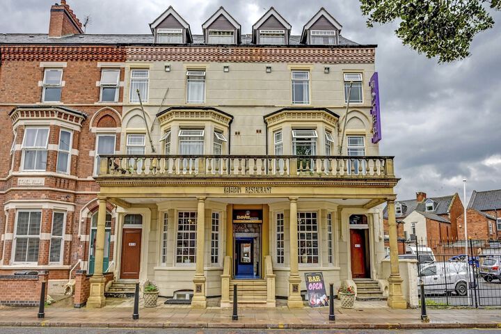 Empire Hotel