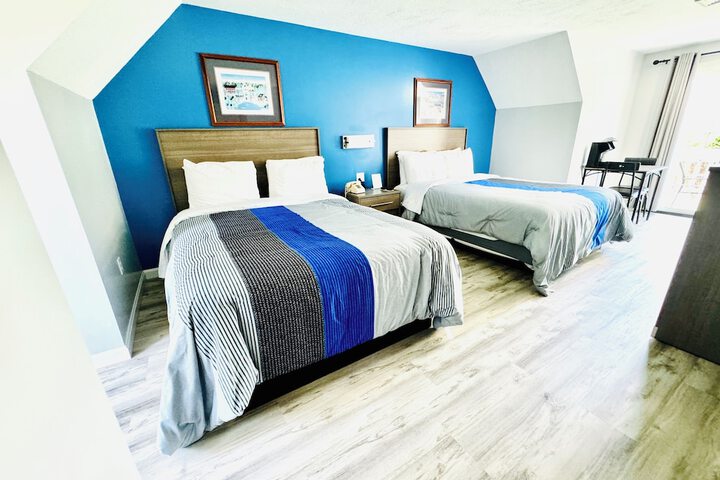1 Queen Bed (12 of 23)