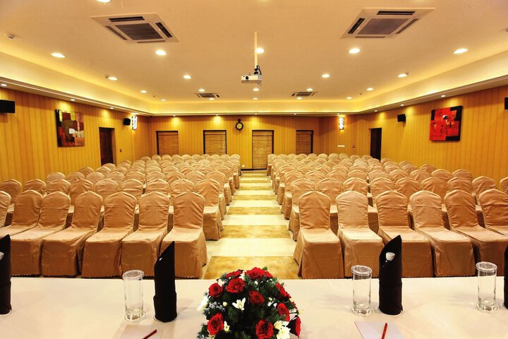 Ballroom/Hall 38 of 47