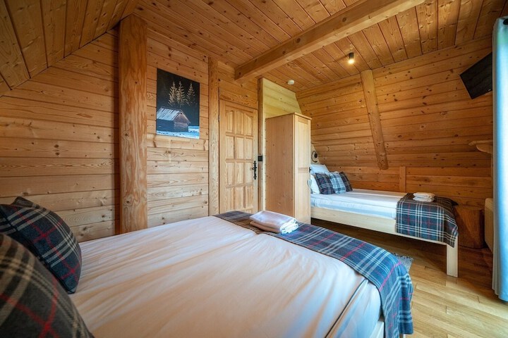 Room 15 of 338