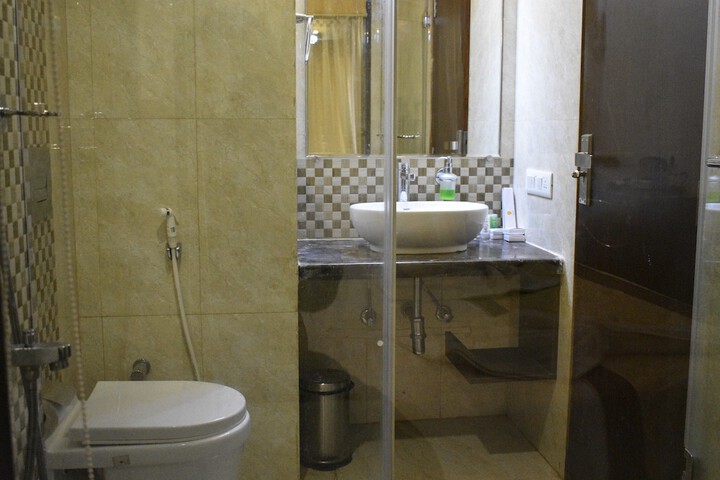 Room 11 of 21