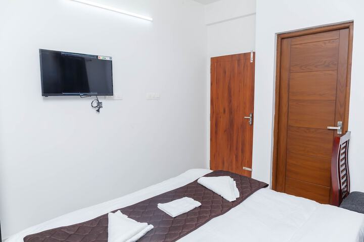 Room 16 of 37