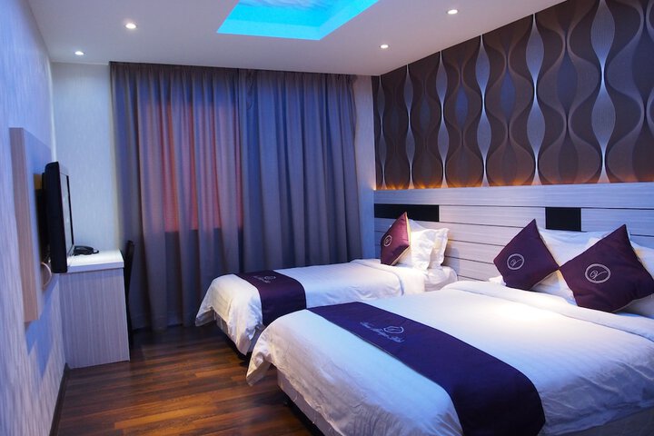 Room 6 of 50
