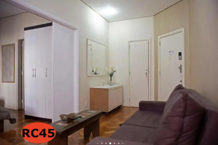 Room 4 of 7