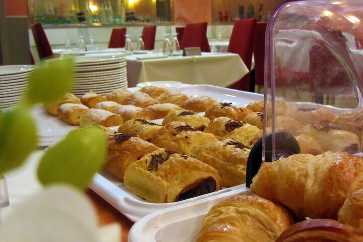 Breakfast/Coffee Service 26 of 37