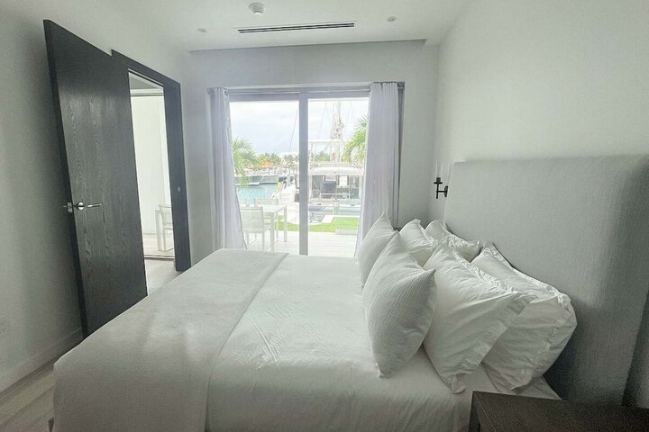 Room 115 of 172