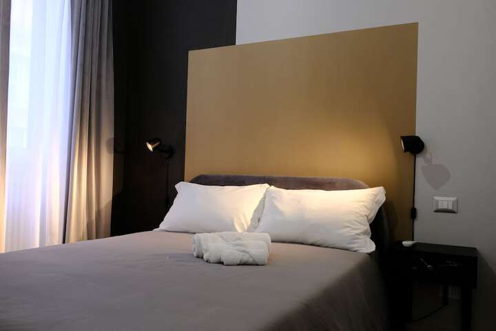 Room 8 of 34