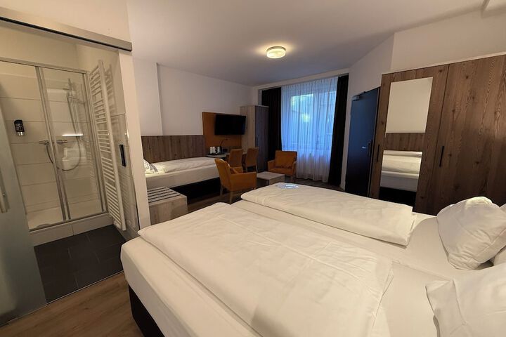 Room 33 of 65