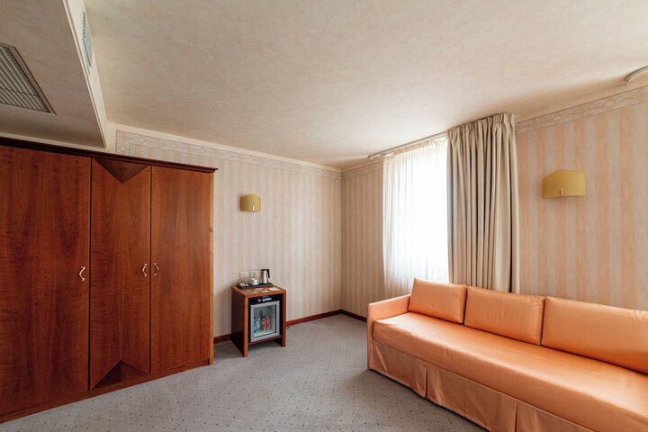 Room 19 of 80