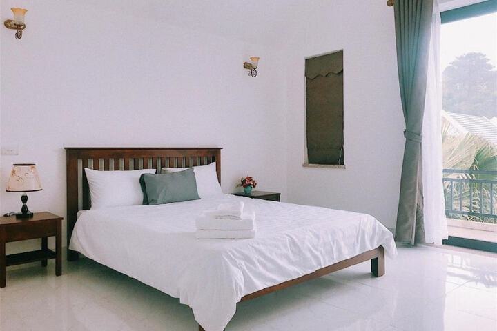 Room 9 of 79