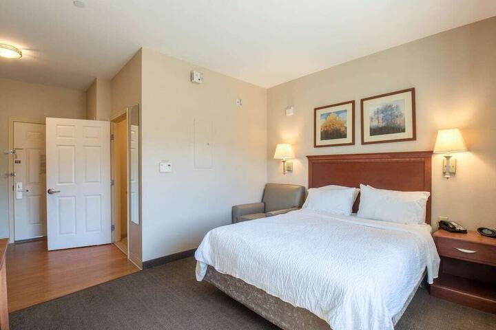 Room 3 of 37