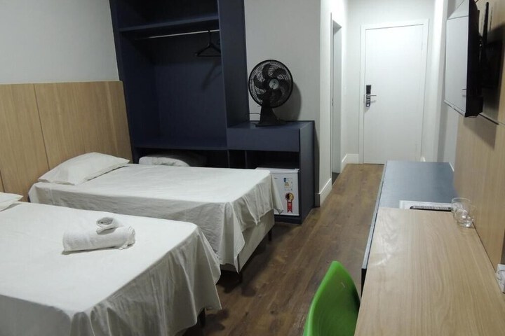 Room 10 of 14