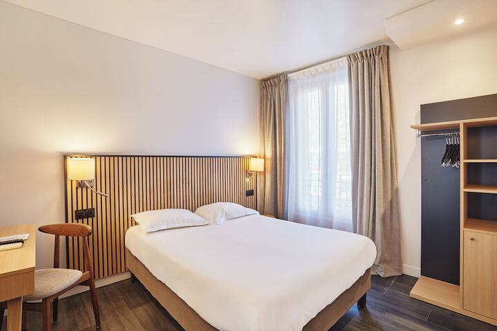 Room 8 of 28