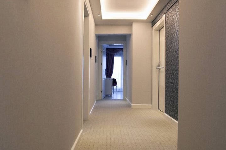 Ballroom/Hall 38 of 42
