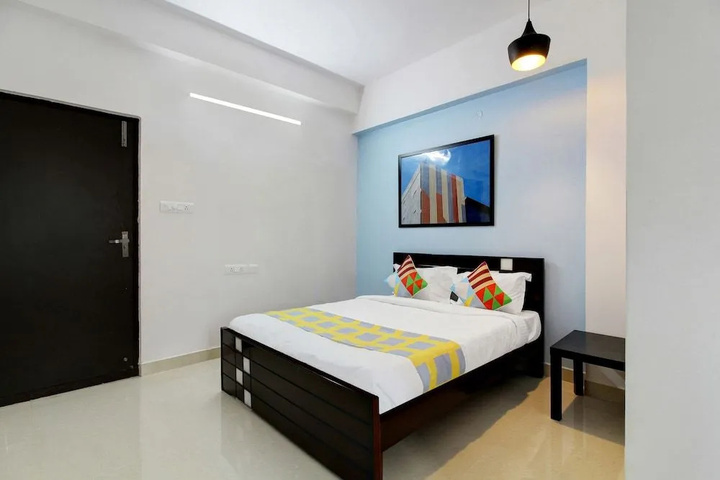 Room 5 of 8