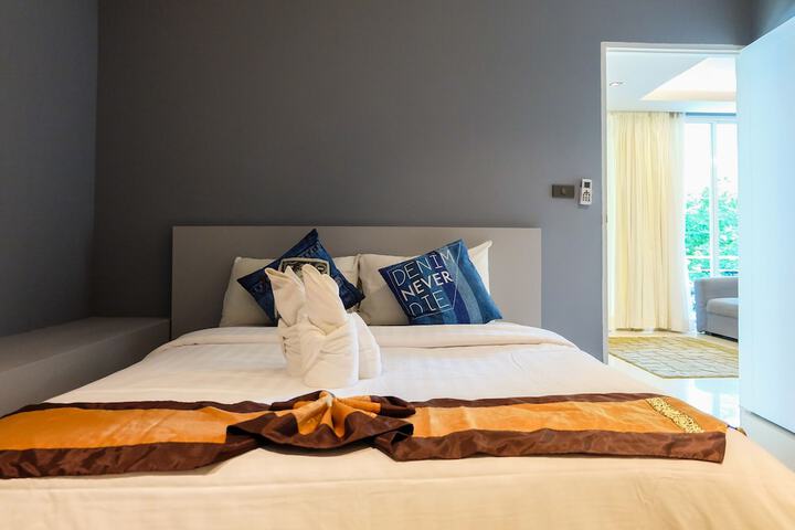 Room 27 of 81