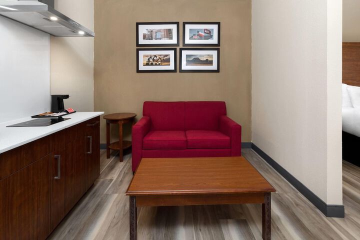 Room 7 of 32
