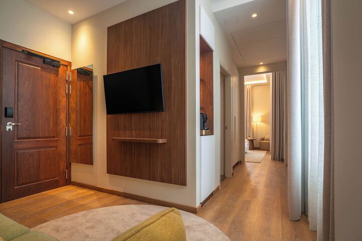 Room 13 of 48