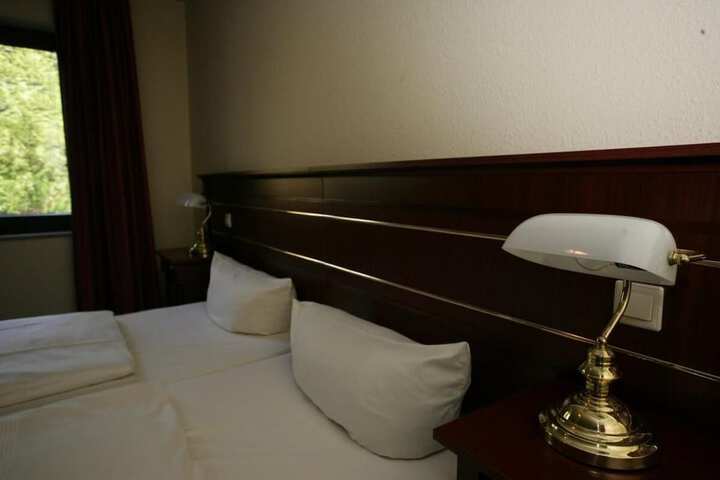 Room 8 of 48