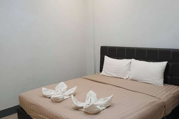 Room 6 of 15
