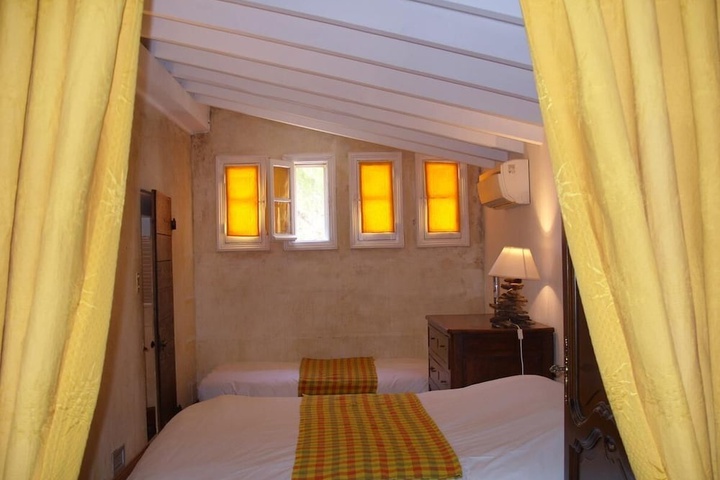 Room 3 of 15