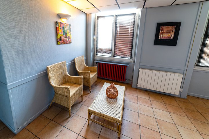 Lobby lounge
