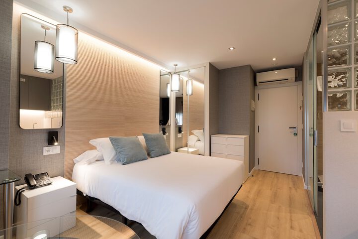 Room 6 of 51