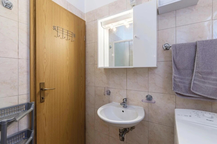 Room 8 of 15