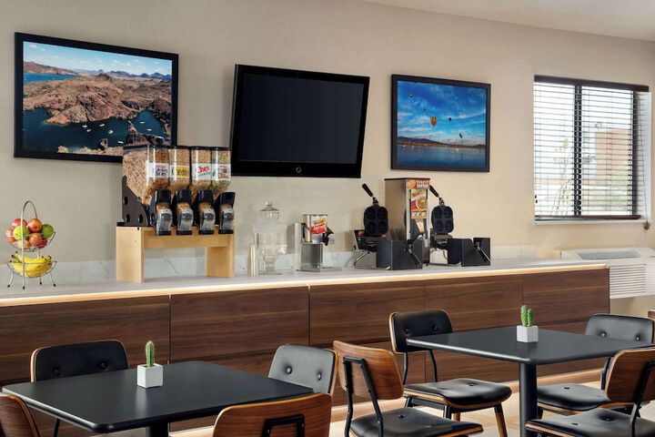 Breakfast/Coffee Service 24 of 33