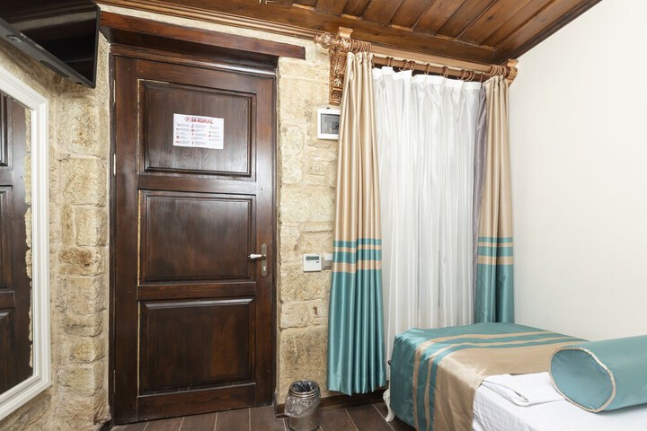 Room 7 of 86