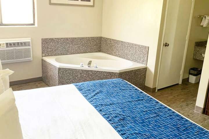 Deep soaking bathtub