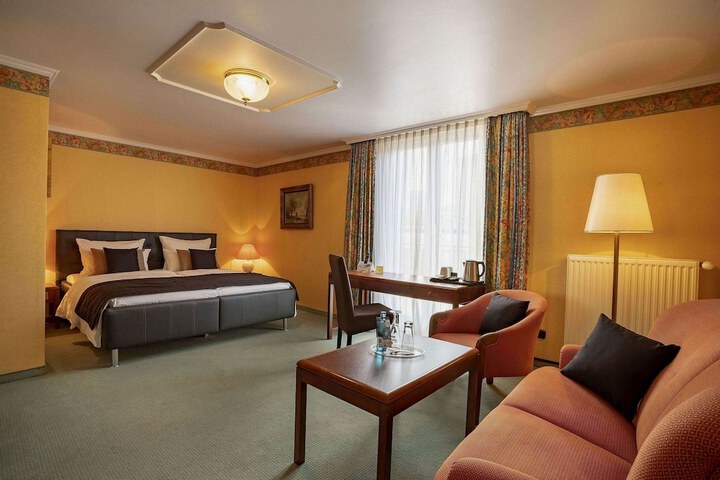 Room 10 of 40