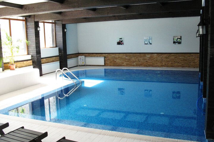 Pool 44 of 68