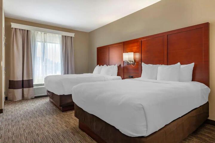 2 Queen Beds (5 of 11)