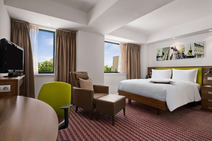 Room 17 of 60