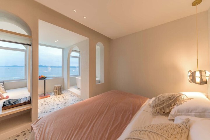 Room 10 of 190