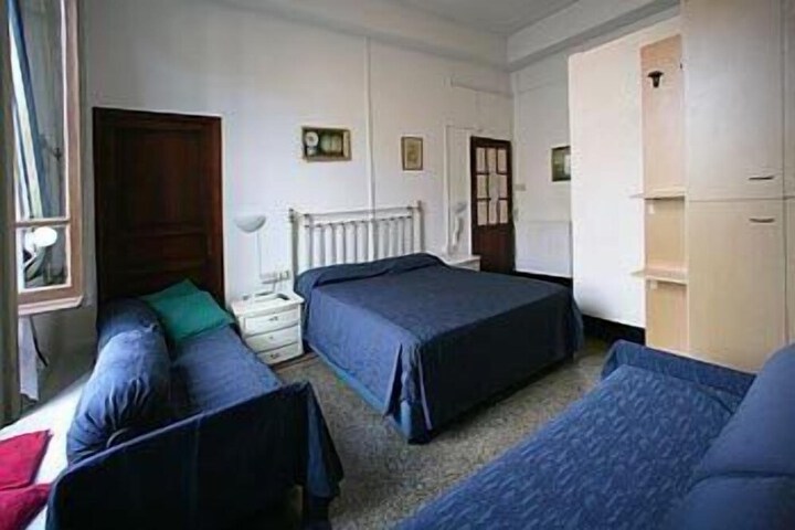 Room 4 of 13