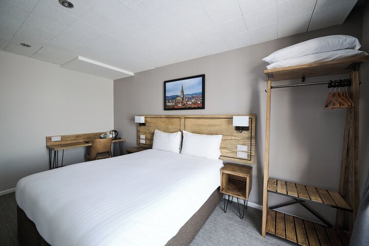 Room 15 of 32
