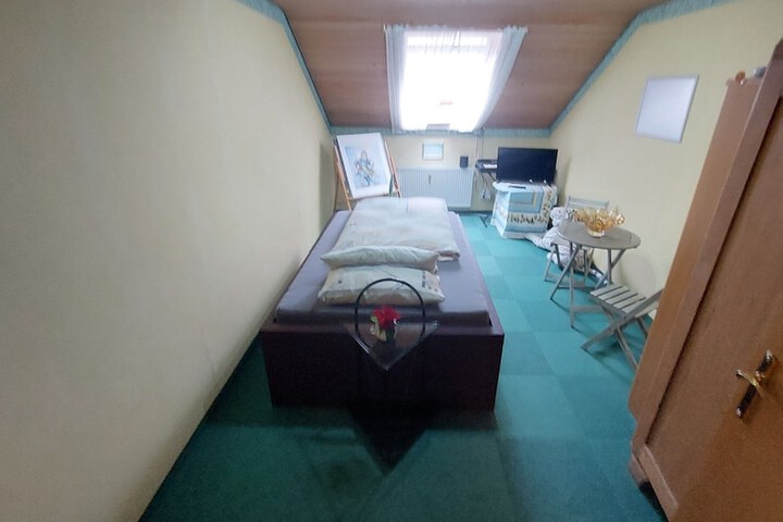 Room 5 of 61