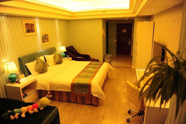 Room 16 of 44
