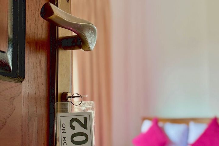 Room 10 of 35