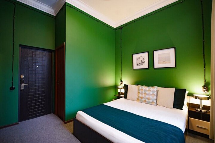 Room 52 of 94