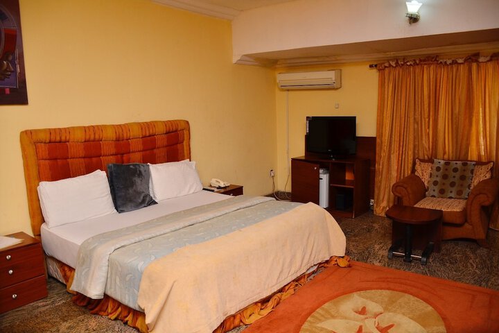 Room 52 of 94
