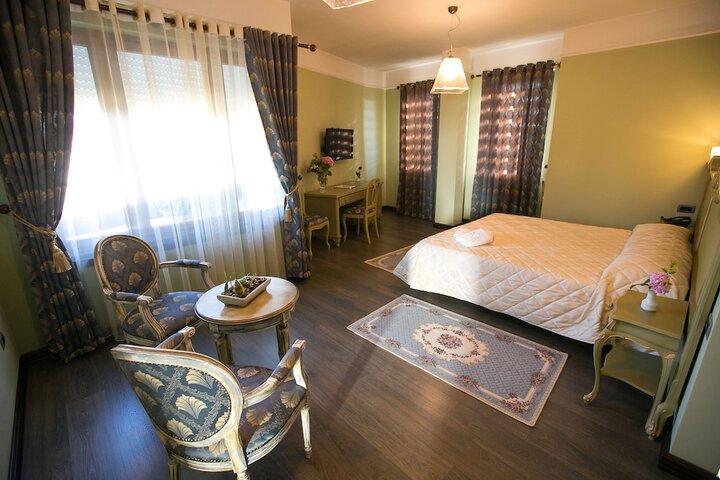 Room 5 of 52