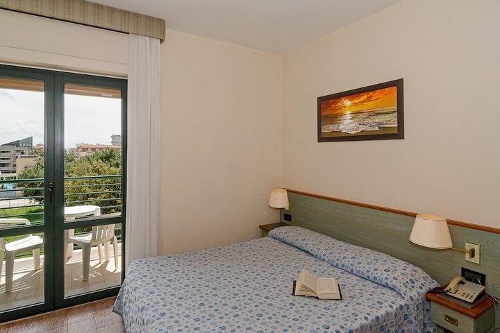 Room 10 of 40