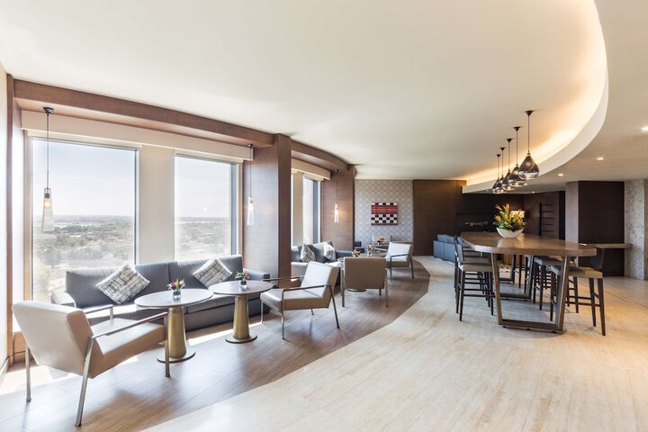 Lounge 80 of 118