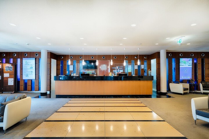 Entrance & Lobby