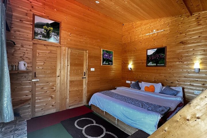Room 8 of 16