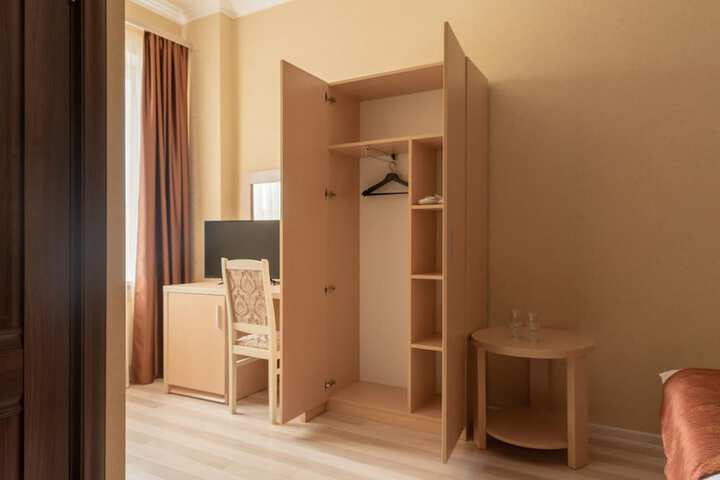 Room 28 of 66